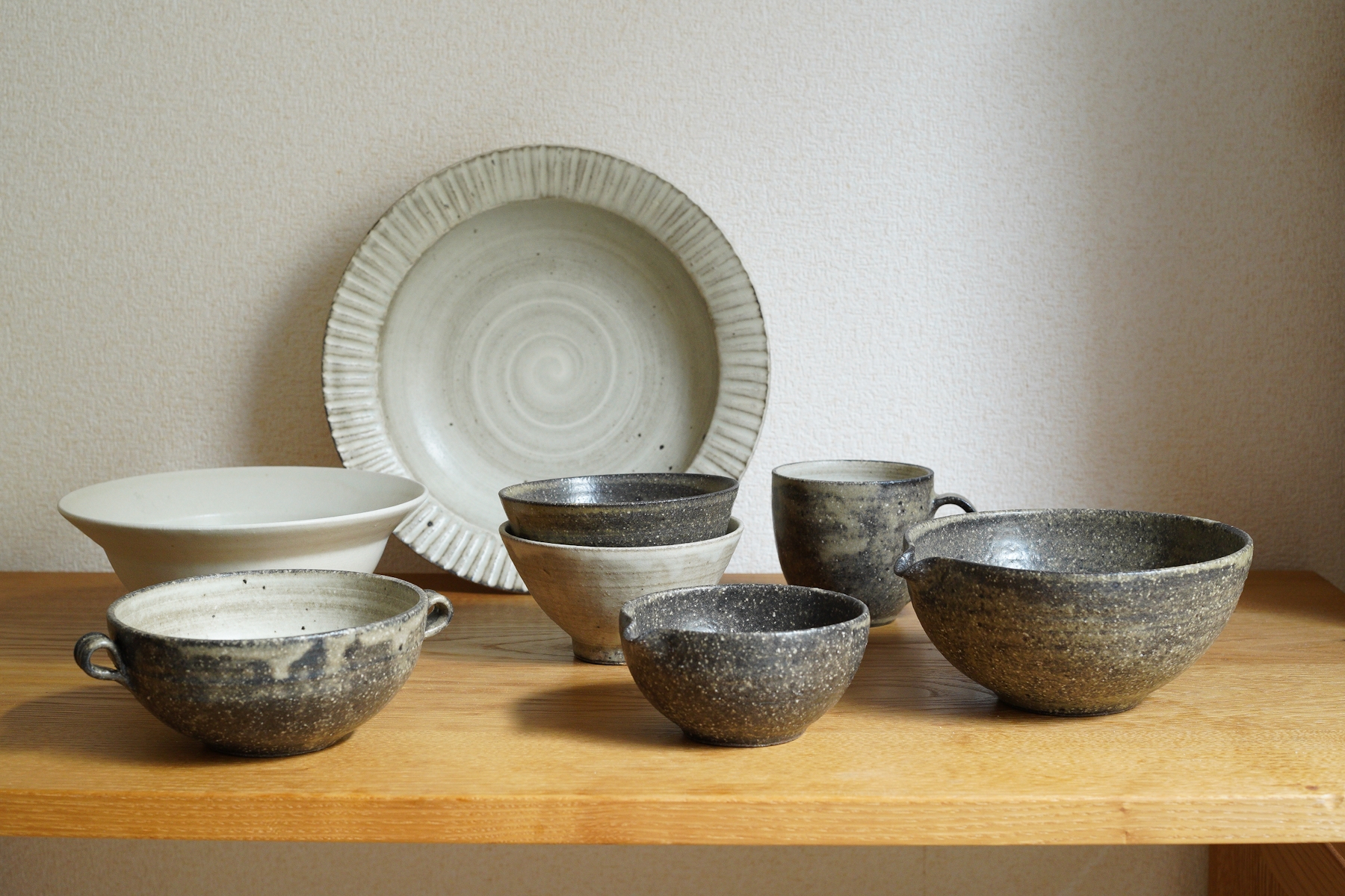 陶芸家・田所照美さんの作品が入荷しました。日常に寄り添う「3つのすぎない」器