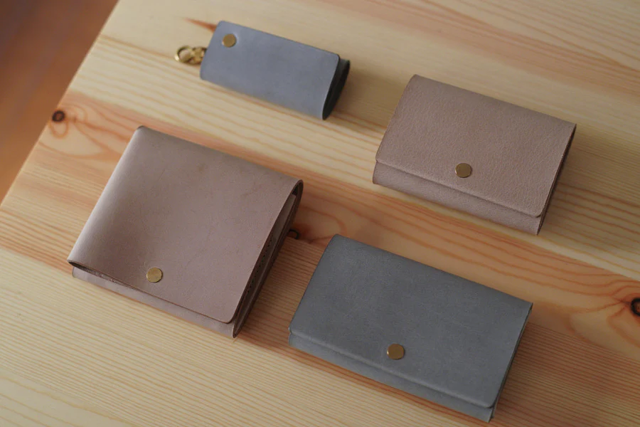 埼玉県で革小物を制作されている、竹村祐さん(die Tasche)の作品が新入荷しました。